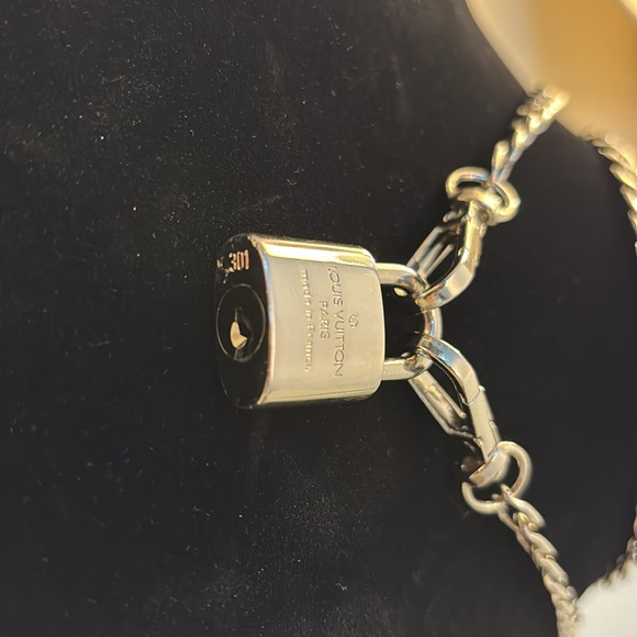 LOUIS VUITTON SILVER LOCK NECKLACE - Picture 6 of 6
